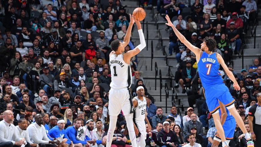 常规赛1月14日:马刺VS雷霆 集锦 常规赛1月14日:马刺VS雷霆 集锦